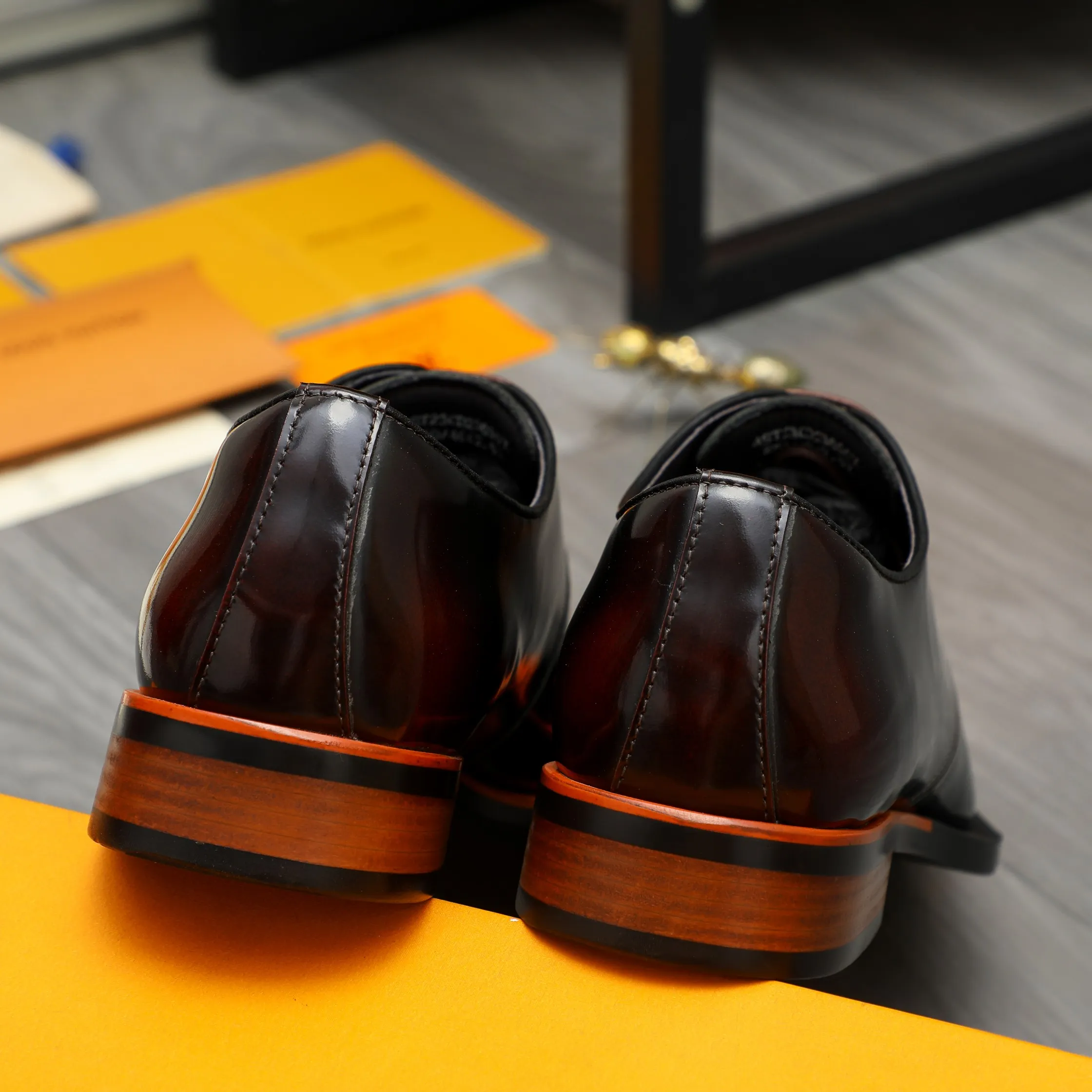 Men's shoes 💰580 Product trademark: LV "Louis Vuitton" business lace-up formal leather shoes Regular size: 37-46 Product material: Selected color rubbed cowhide upper, pigskin lining, rubber outsole